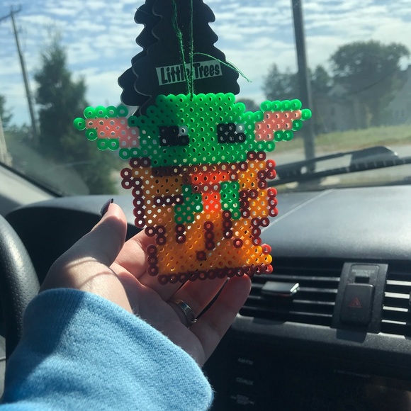 Baby Yoda Keychain Beads - Picture 1 of 3